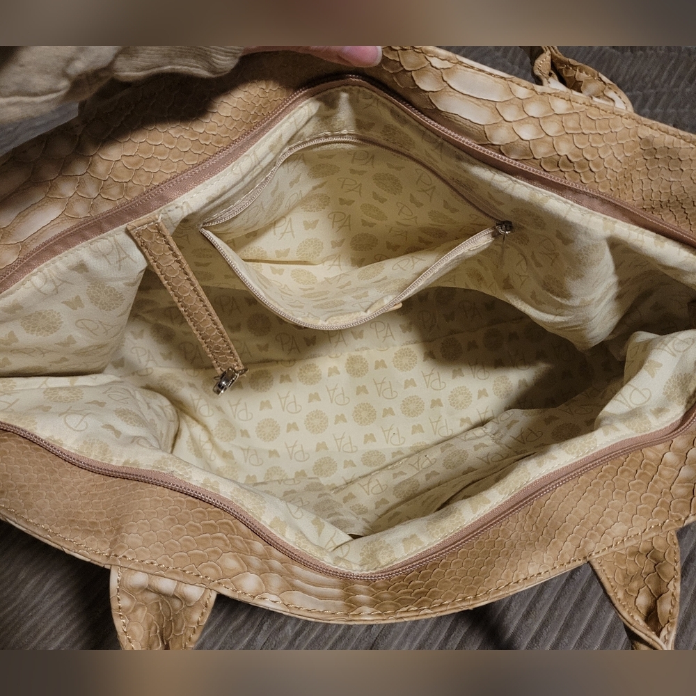 Penelope Ann Seeet City Tan Faux Snake Skin Textured Tote - Picture 7 of 12